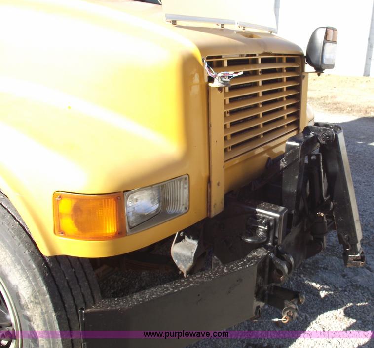 image for item 5991 1996 International 4900 dump truck