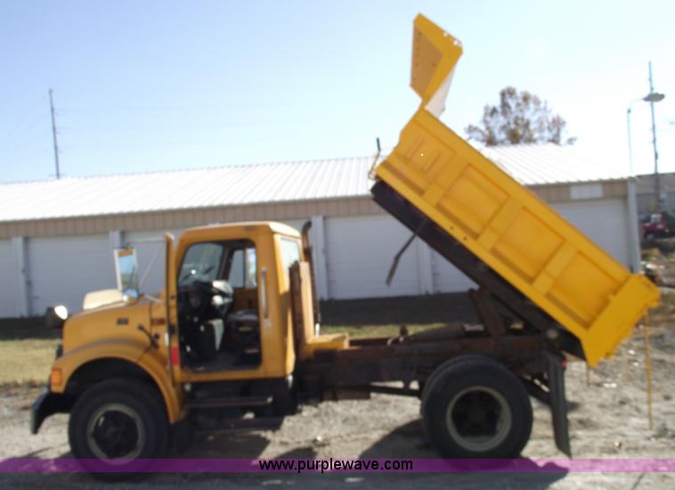 image for item 5991 1996 International 4900 dump truck