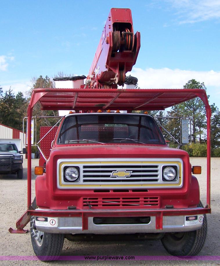 image for item 7295 1987 Chevrolet 70 truck with UEC S50 HAB boom