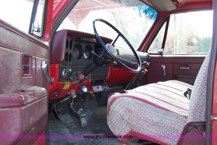 image for item 7295 1987 Chevrolet 70 truck with UEC S50 HAB boom