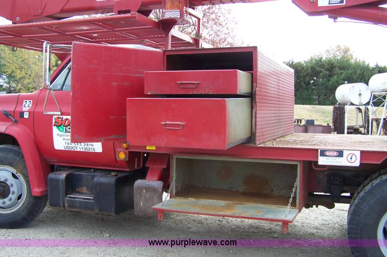 image for item 7295 1987 Chevrolet 70 truck with UEC S50 HAB boom