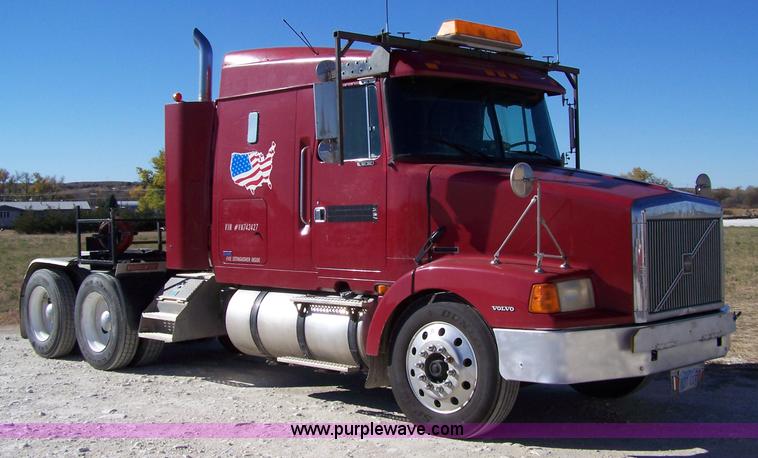 image for item 7365 1997 Volvo Aero Wia semi truck