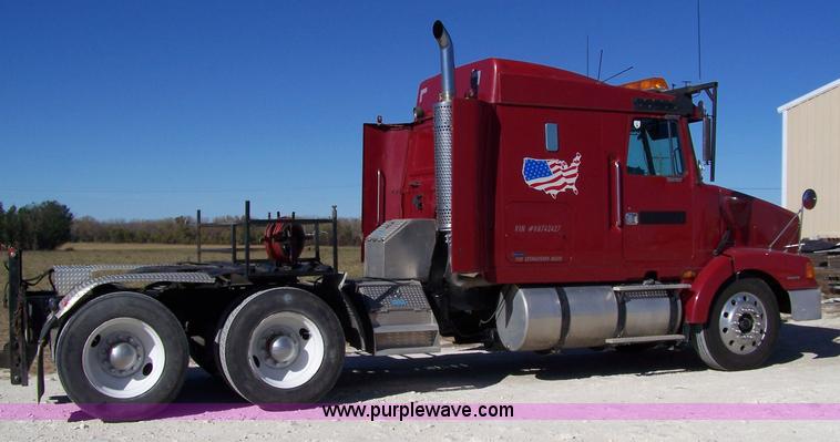 image for item 7365 1997 Volvo Aero Wia semi truck