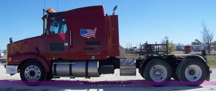 image for item 7365 1997 Volvo Aero Wia semi truck