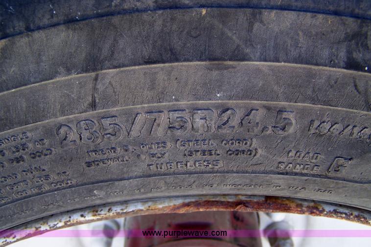 image for item 7365 1997 Volvo Aero Wia semi truck