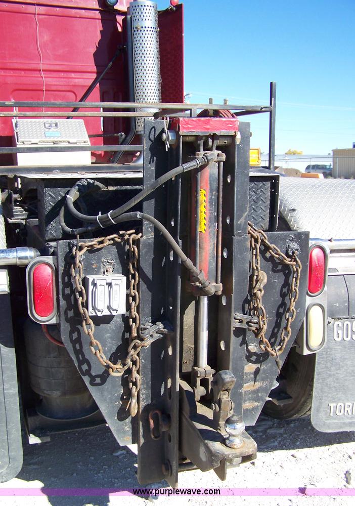 image for item 7365 1997 Volvo Aero Wia semi truck