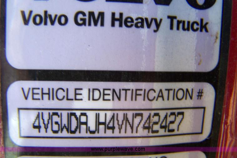 image for item 7365 1997 Volvo Aero Wia semi truck