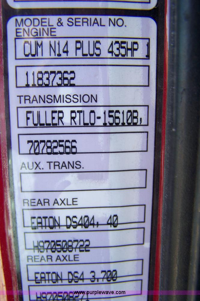 image for item 7365 1997 Volvo Aero Wia semi truck