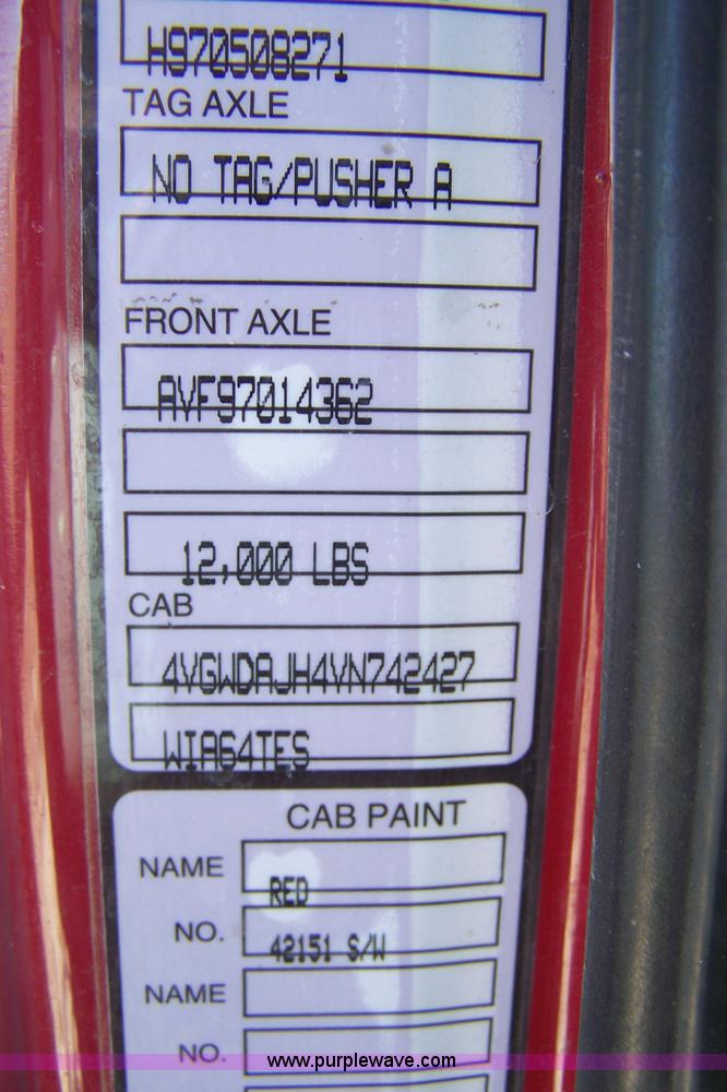 image for item 7365 1997 Volvo Aero Wia semi truck