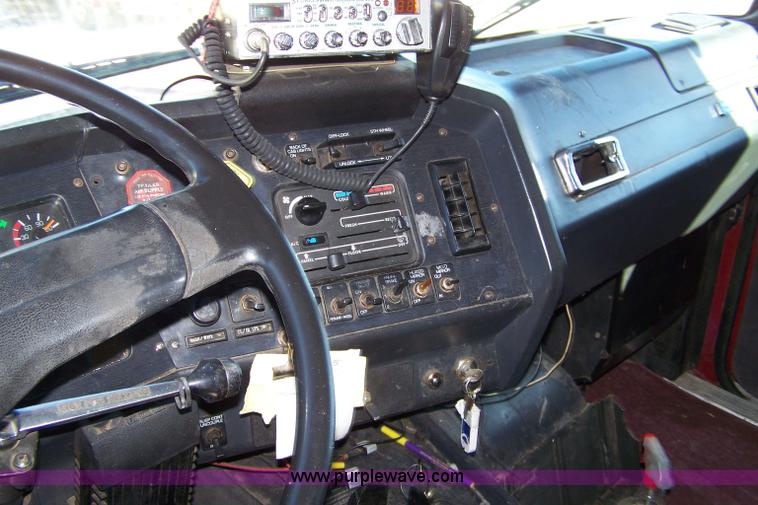 image for item 7365 1997 Volvo Aero Wia semi truck