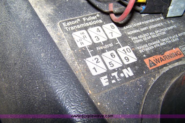 image for item 7365 1997 Volvo Aero Wia semi truck