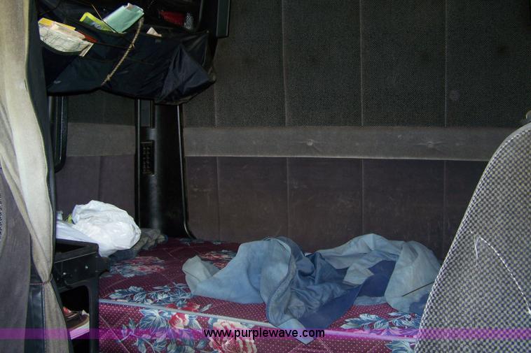 image for item 7365 1997 Volvo Aero Wia semi truck