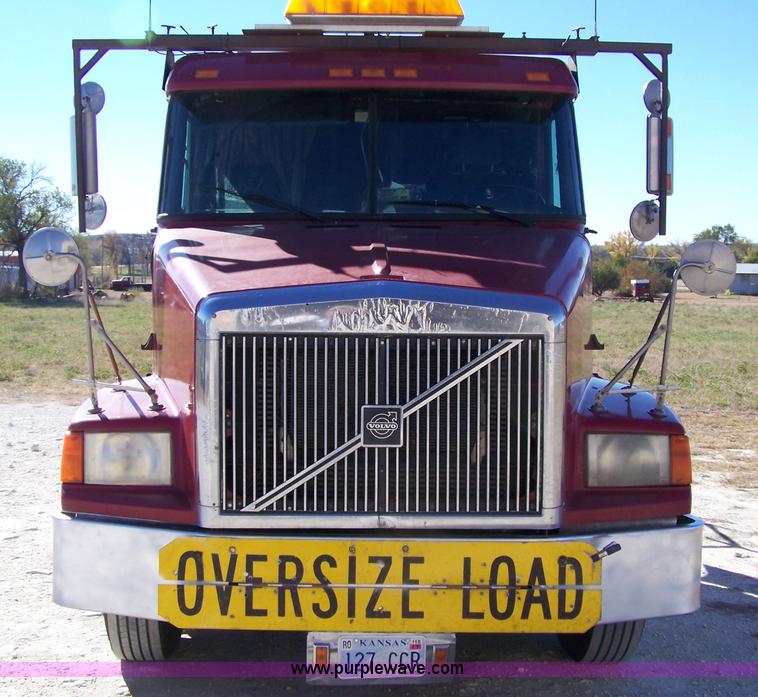image for item 7365 1997 Volvo Aero Wia semi truck