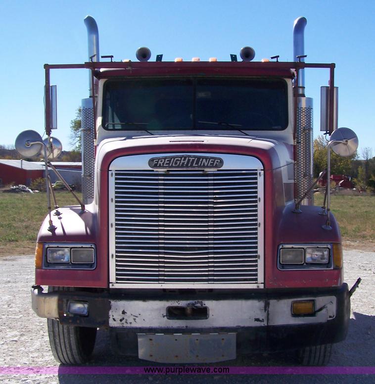 image for item 7366 1993 Freightliner FLD120 semi truck