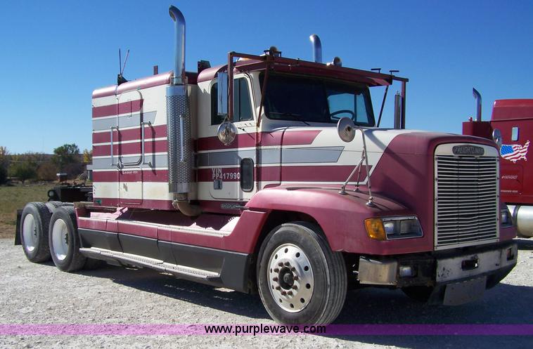 image for item 7366 1993 Freightliner FLD120 semi truck