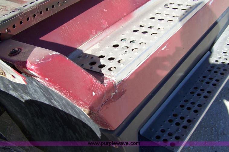 image for item 7366 1993 Freightliner FLD120 semi truck