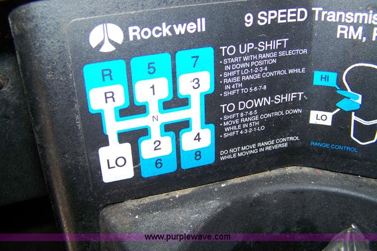 image for item 7366 1993 Freightliner FLD120 semi truck