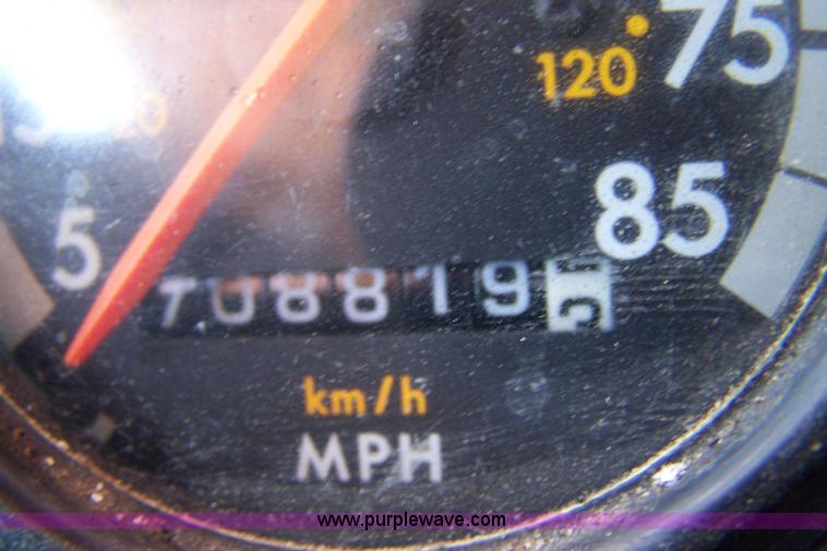 image for item 7366 1993 Freightliner FLD120 semi truck