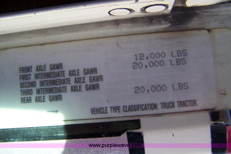 image for item 7366 1993 Freightliner FLD120 semi truck