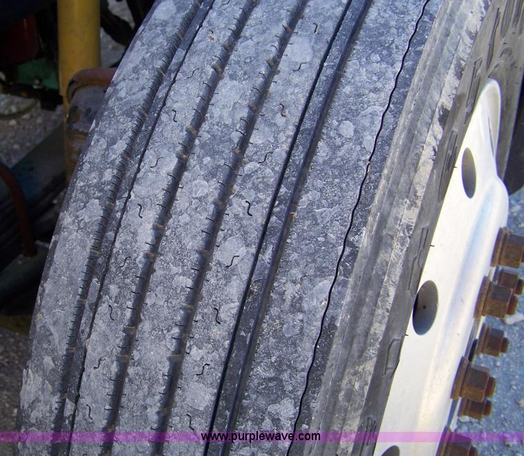 image for item 7366 1993 Freightliner FLD120 semi truck