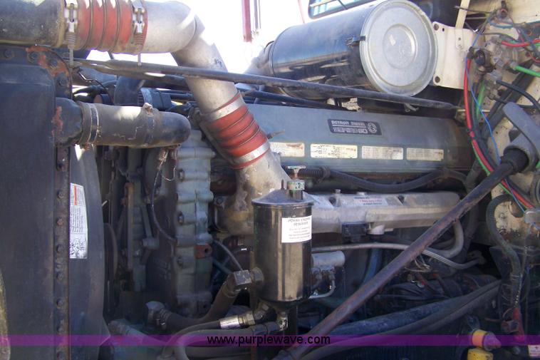 image for item 7366 1993 Freightliner FLD120 semi truck