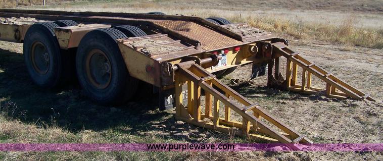 image for item 7398 1980 Hyster 32' trailer