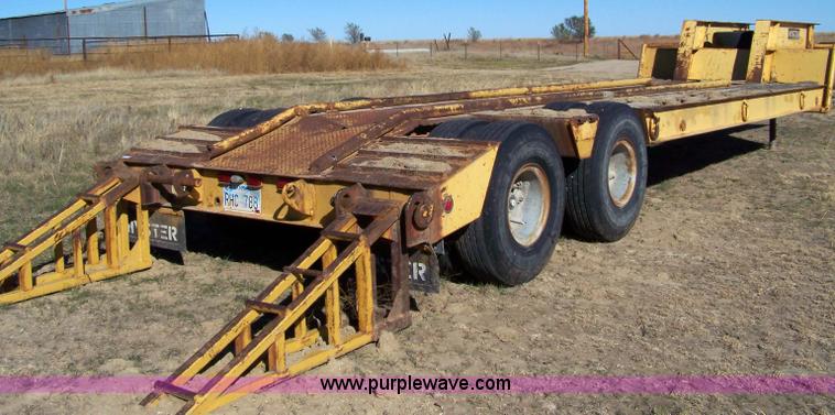 image for item 7398 1980 Hyster 32' trailer