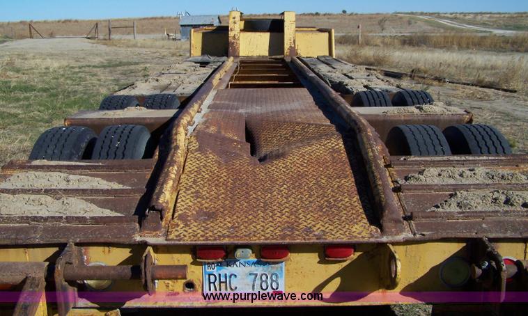 image for item 7398 1980 Hyster 32' trailer