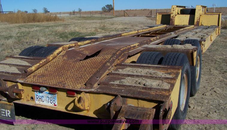 image for item 7398 1980 Hyster 32' trailer