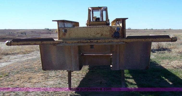 image for item 7398 1980 Hyster 32' trailer