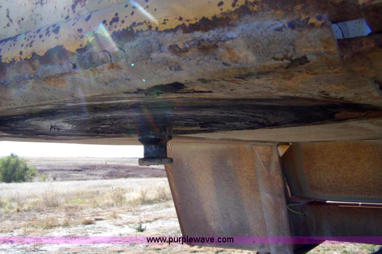 image for item 7398 1980 Hyster 32' trailer