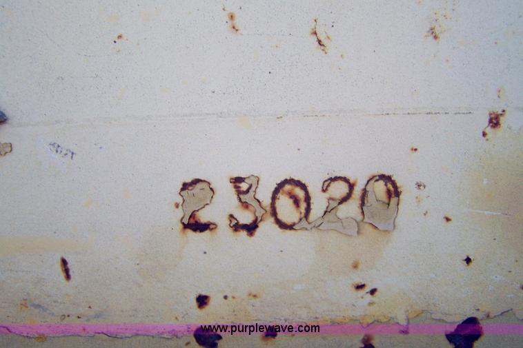 image for item 7398 1980 Hyster 32' trailer