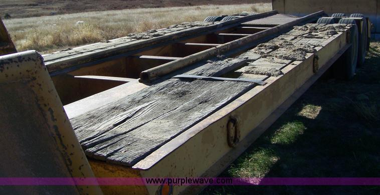 image for item 7398 1980 Hyster 32' trailer