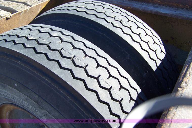 image for item 7398 1980 Hyster 32' trailer