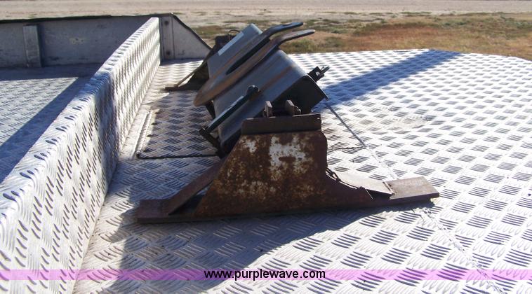 image for item 7430 1996 International 4700 semi truck