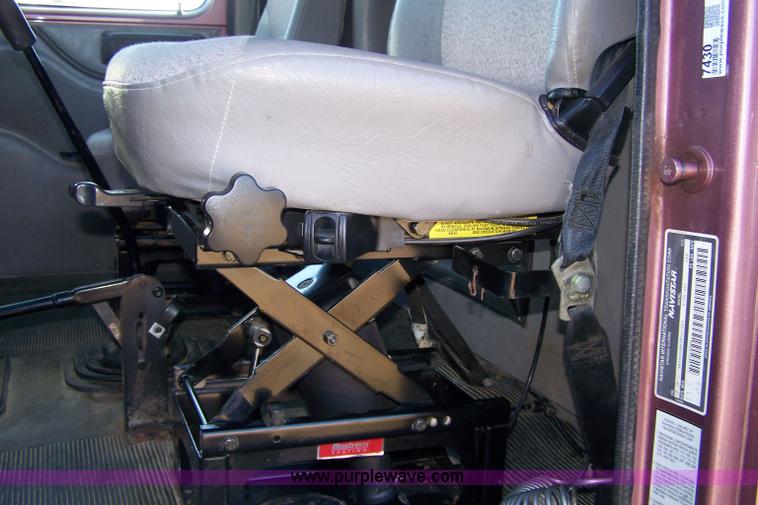 image for item 7430 1996 International 4700 semi truck