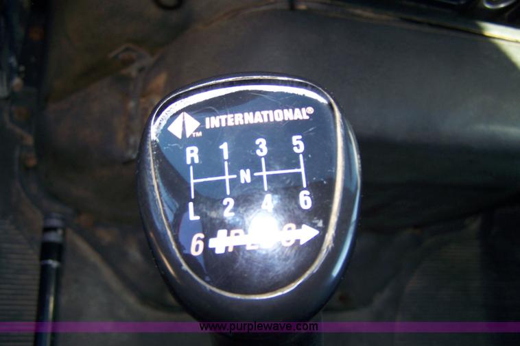 image for item 7430 1996 International 4700 semi truck