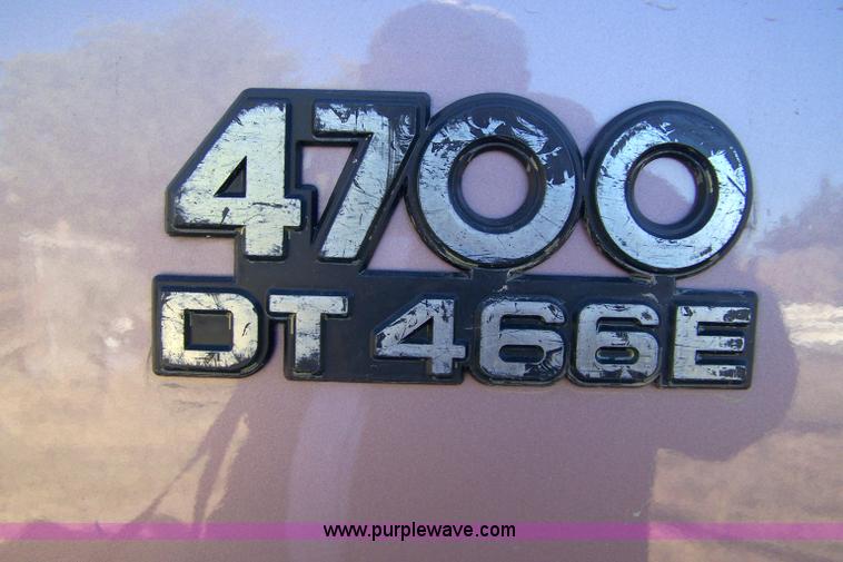 image for item 7430 1996 International 4700 semi truck