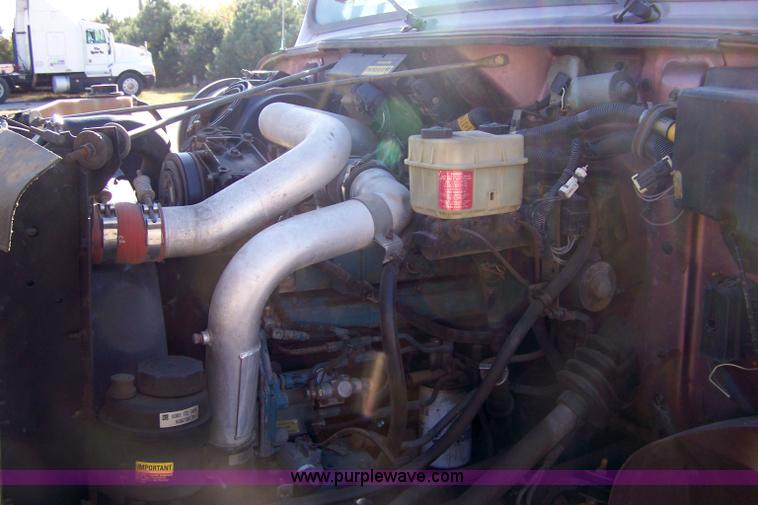 image for item 7430 1996 International 4700 semi truck