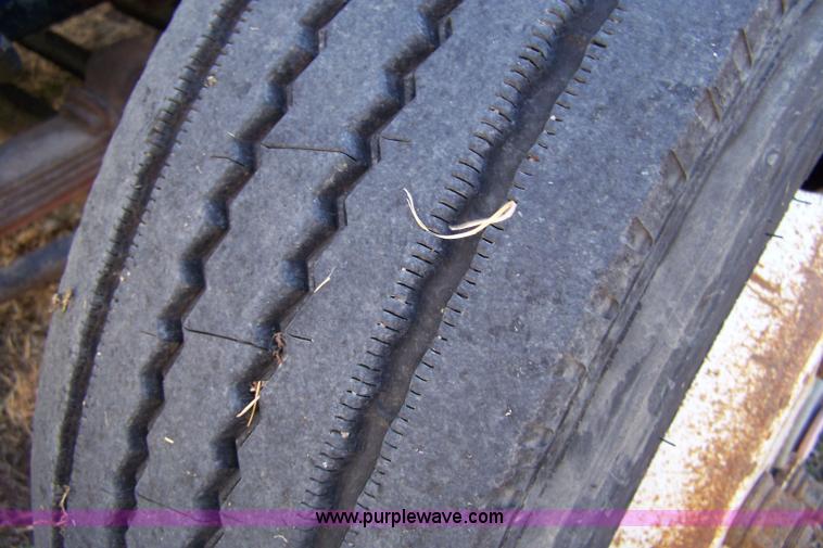 image for item 7430 1996 International 4700 semi truck