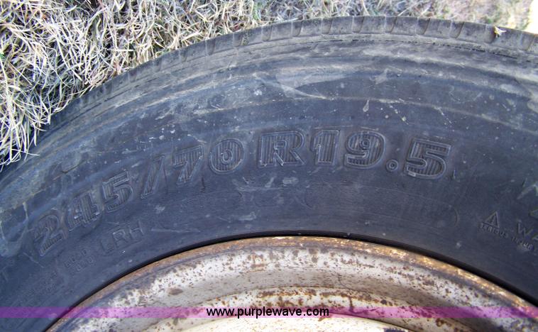 image for item 7430 1996 International 4700 semi truck