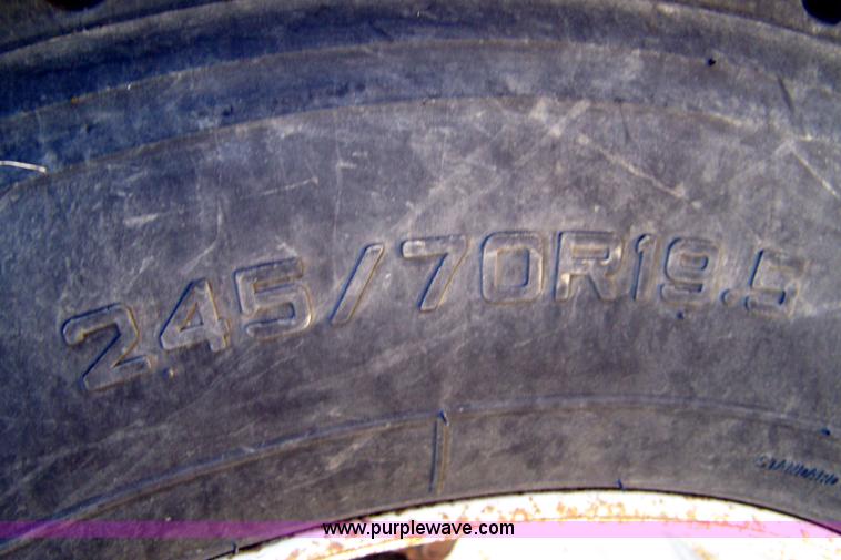 image for item 7430 1996 International 4700 semi truck