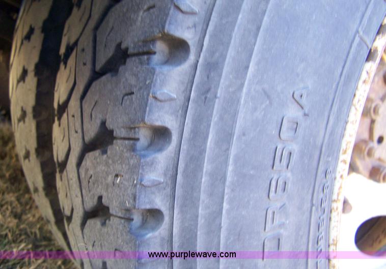 image for item 7430 1996 International 4700 semi truck