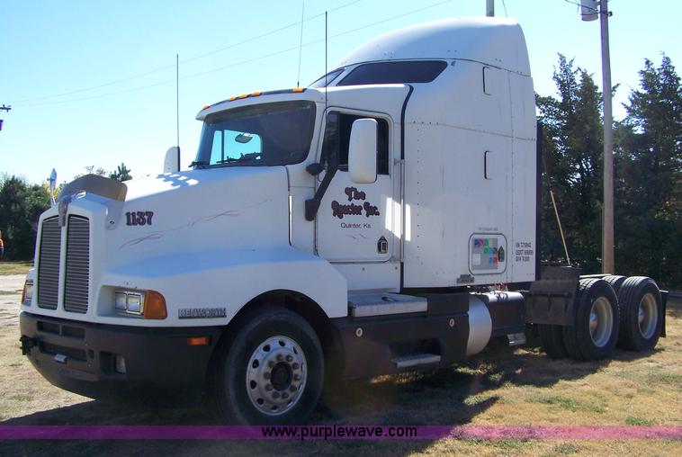image for item 7436 1996 Kenworth T600 semi truck