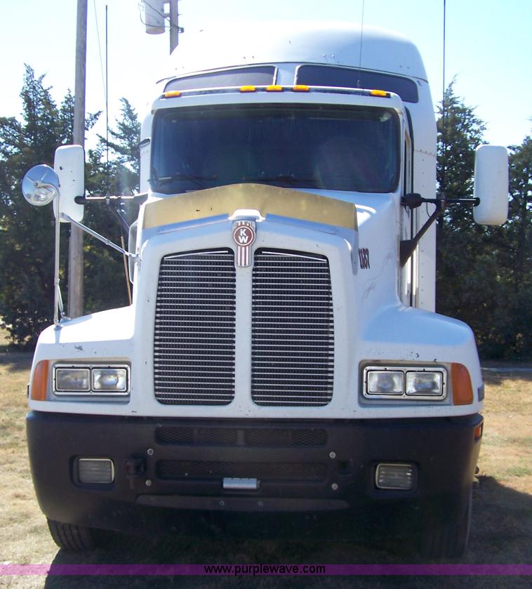 image for item 7436 1996 Kenworth T600 semi truck