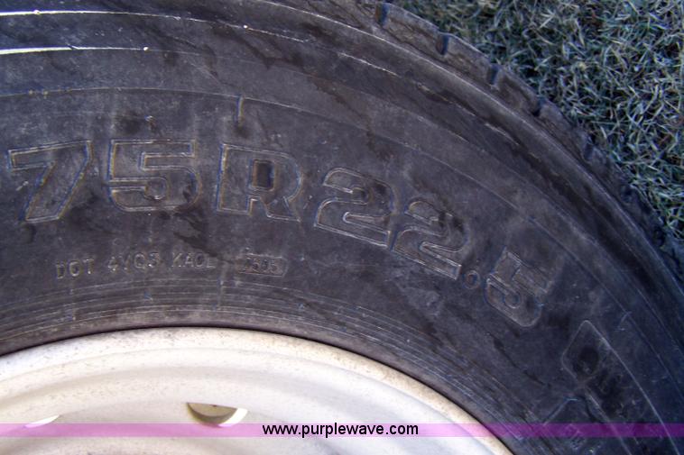 image for item 7436 1996 Kenworth T600 semi truck