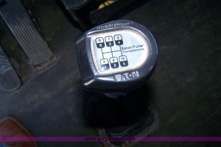 image for item 7436 1996 Kenworth T600 semi truck