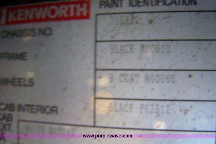 image for item 7436 1996 Kenworth T600 semi truck