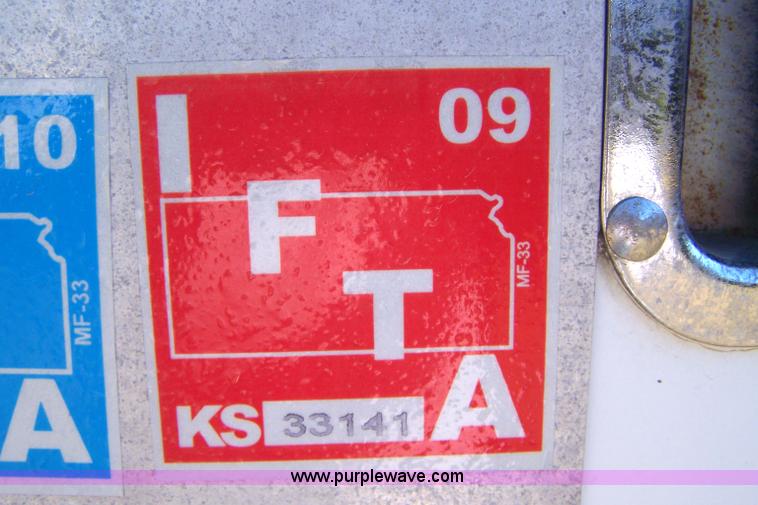 image for item 7436 1996 Kenworth T600 semi truck