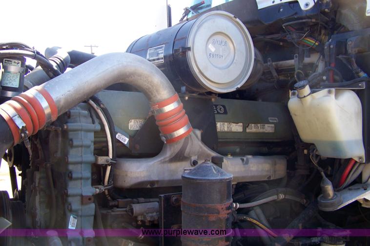 image for item 7436 1996 Kenworth T600 semi truck